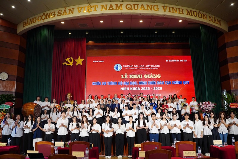 Trường Đại học Luật Hà Nội khai giảng khóa 50 hệ Đại học chính quy